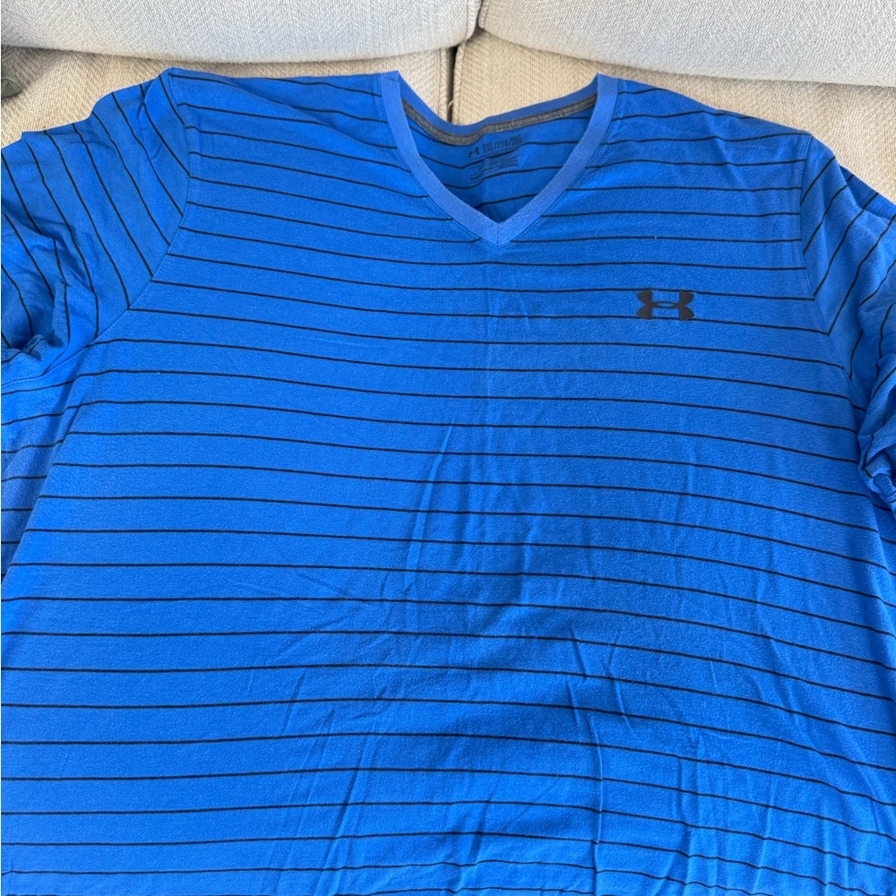 Under Armour Men's V-Neck Blue Striped Tee